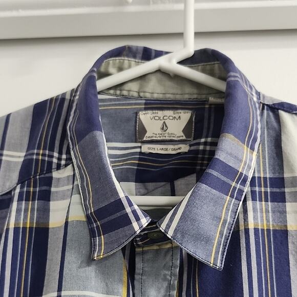 Volcom Blue and White Plaid Men's Shirt - Picture 3 of 13